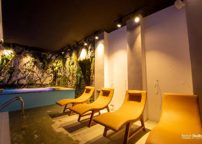 Kocibelli Pool & Hotel Korce