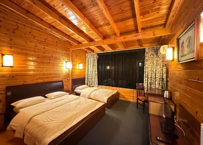 Kocibelli Pool & 4* Korce