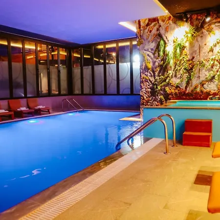 Kocibelli Pool & קורצ'ה