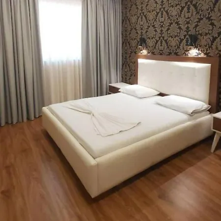 Kocibelli Pool & מלון