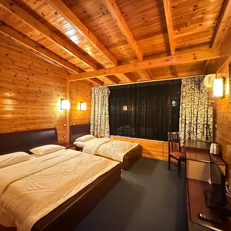 Kocibelli Pool & 4* Korça