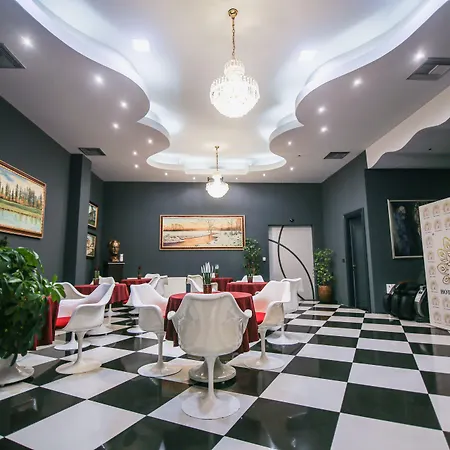 Kocibelli Pool & מלון