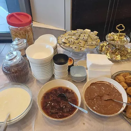 Kocibelli Pool & מלון קורצ'ה