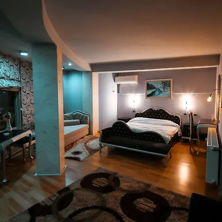 Kocibelli Pool & מלון קורצ'ה